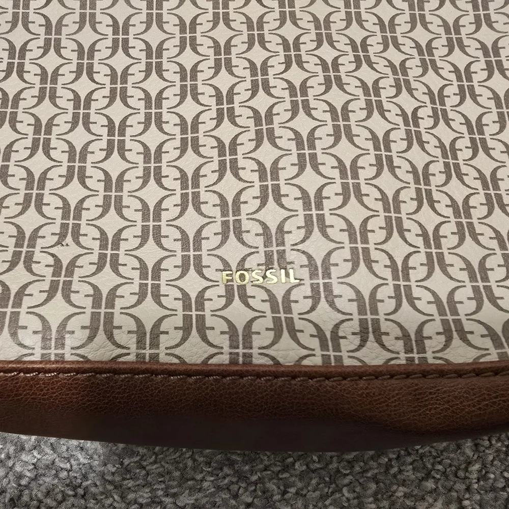 Fossil Gabriella Flap Crossbody Taupe Tan Chic Cabincore Classic Travel Vacation